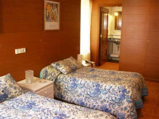 Pension Casa 400 Витория Экстерьер фото